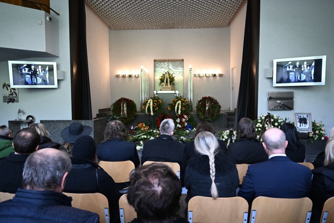 FOTO: Smuteční obřad. – stránka 2162