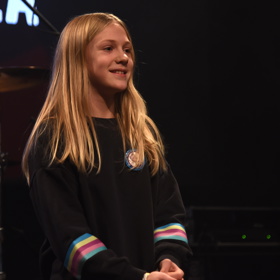 Takhle dnes vypadá třináctiletá dcera Ester Janečkové, Sára.