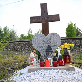 Pomník Ivety Bartošové.