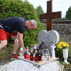 Hrob Ivety Bartošové.