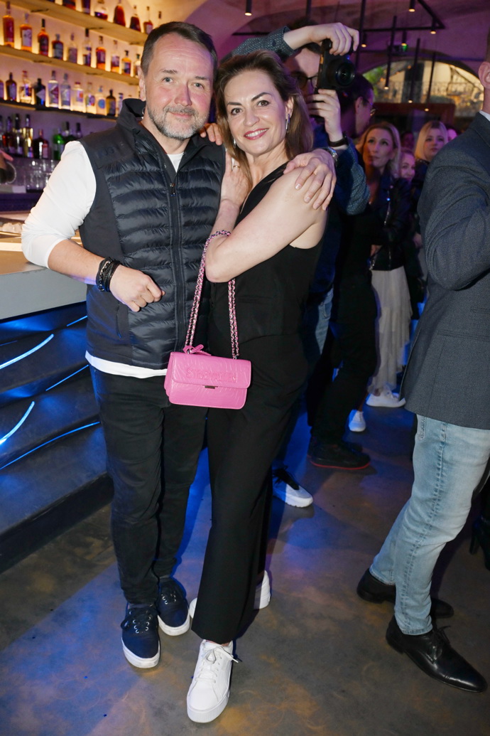 FOTO: Hanka Kynychová a Vlasta Korec. – stránka 100