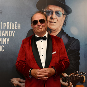 Premiéra Djanga se odehrála v Lucerně.