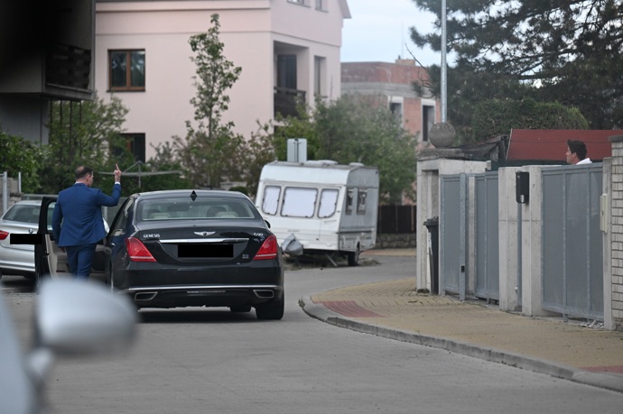 FOTO: Jaromíra Soukupa opět ukazoval prostředníček. Posledně ho však věnoval právě expartnerce Agátě – stránka 680