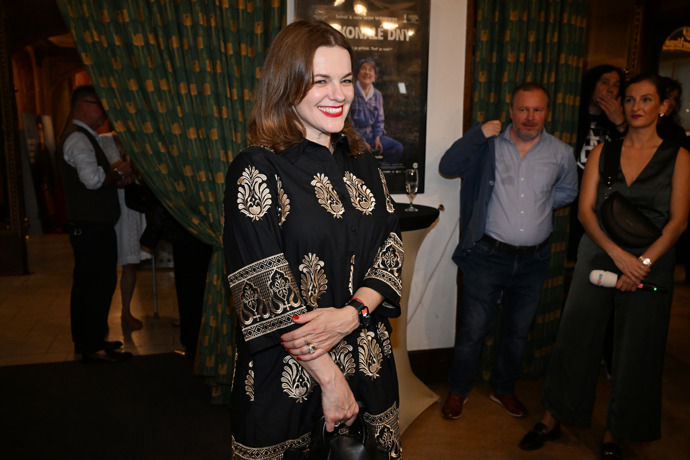 FOTO: nejstarší dcera Petra Jandy, zpěvačka Marta Jandová. – stránka 47