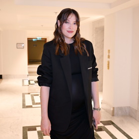 Kateřina Sokolová pracuje v aukční síni.