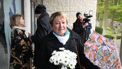FOTO: Lidé přicházejí na pohřeb Josefa Laufera.
