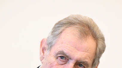 FOTO: Miloš Zeman se objevil ve společnosti.