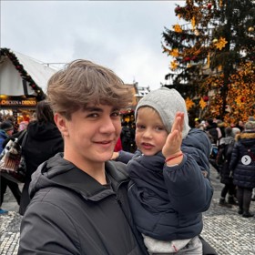 Oběma synům, Jakubovi i Pepíčkovi, předala Vendula dobrou radu - chovat se k ženám za všech okolností jako gentlemani. 