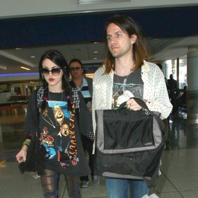 Frances Bean matku nepozvala ani na svatbu se svým prvním mužem Isaiou Silvou (na snímku) v roce 2014.