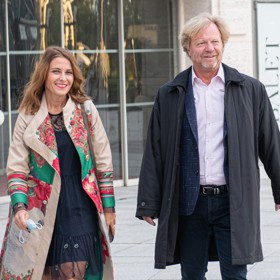 Maroš Kramár s partnerkou. 