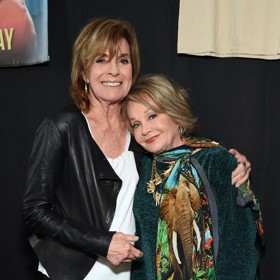 Linda Gray s kolegyní z Dallasu Charlene Tilton, která si zahrála Lucy.