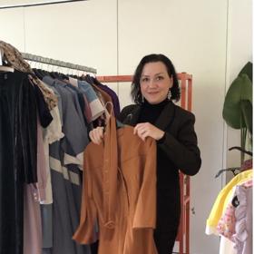 Charitativní bazar seriálu Zlatá labuť navštívila šéfredaktorka Lifee.cz Markéta Behinová.