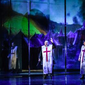 Tolaš za 33 let svého angažmá ztvárnil většinu stěžejních světových i českých oper - do repertoáru si zapsal Figara i Rigoletta.