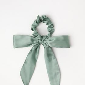 Saténová gumička s mašlí, Lindex, 199 Kč.