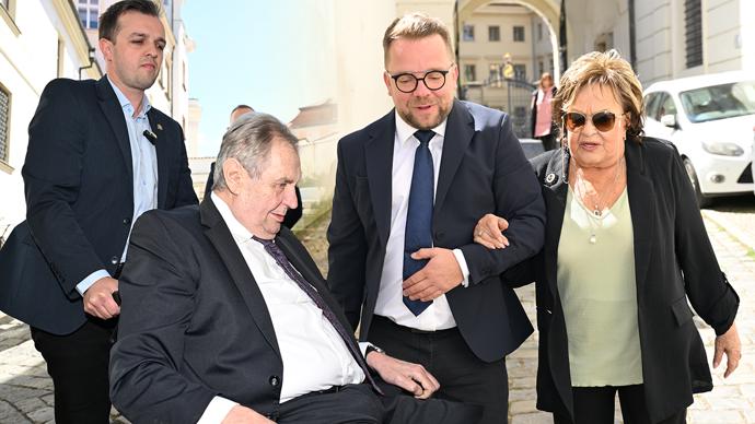 FOTO: Miloš Zeman a Jiřina Bohdalová se objevili na křtu knihy Spiknutí. – stránka 567