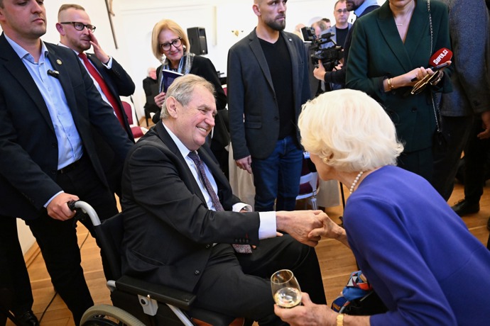 FOTO: Eliška Coolidge se vítá se Zemanem. – stránka 105