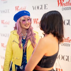 Vztah k udržitelné módě přitáhl na Chodov také raperku Sharlotu.