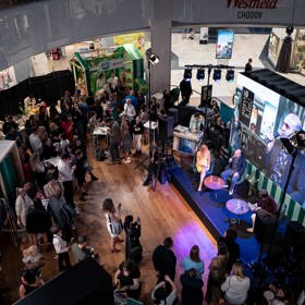 Luxusní módní kousky z druhé ruky, designerské workshopy, tematické soutěže, výměnné obchody, tzv. swap party a spousta dalších zajímavých akcí čeká na zákazníky Westfield Chodov v první polovině května. 