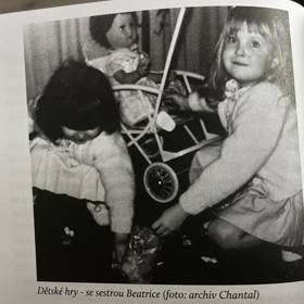 Prostřední sestra Chantal Poullain, Beatrice.