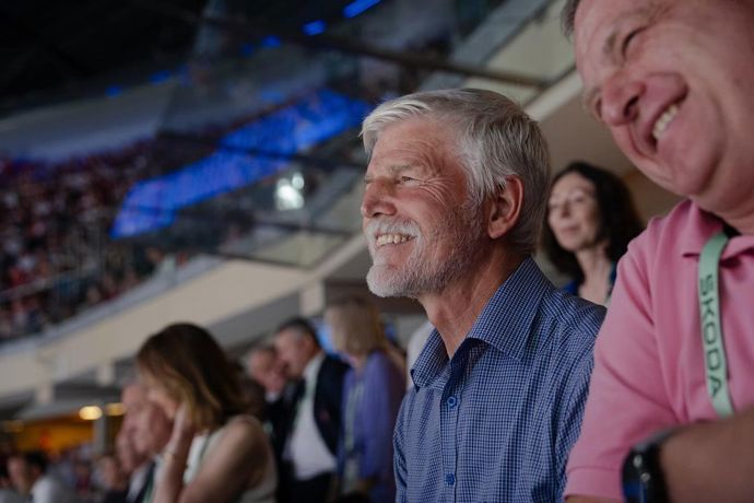 FOTO: Prezident si hokejové finále nenechal ujít. – stránka 350