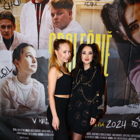 Natálie s Denisou na premiéře filmu Společně sami.