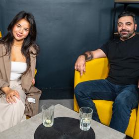 Yenifer poskytla rozhovor pro pořad eXtra Host. 