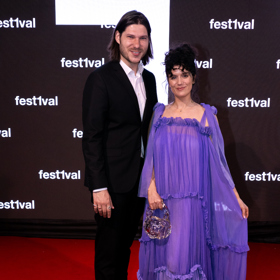 Zpěvák Marcell s manželkou na slavnostním zahájení fest1valu v Ostravě.