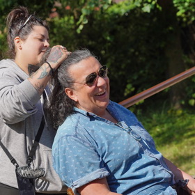 Richard Genzer si dlouhé vlasy pěstuje od malička. 