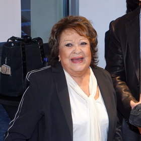 Jiřina Bohdalová vyhledává model, kterým dominuje pohodlí, sportovní prvky ale z. jednoduchého sáčka vykouzlí velmi líbivý kousek.