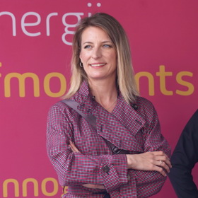 Herečka Anna Polívková se rozhodla ozdravit své vlasy a přestala se barvit.