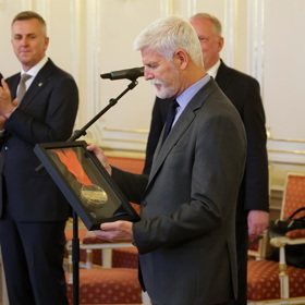 Prezident Petr Pavel byl z medaile nadšený.