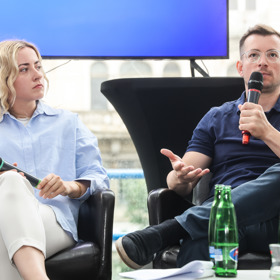 Basketbalistka Gabriela Andělová naslouchala během tiskové konference radám zkušeného gynekologa.