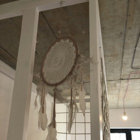 Drobné detaily dělají pokojík velmi útulným.