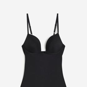 Lehce tvarující body s hlubokým dekoltem, H&M, 949 Kč