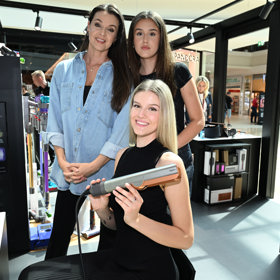 Natálie Jirásková s maminkou a sestrou jsou si velmi podobné. 