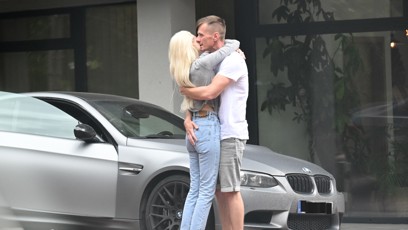 FOTO: Denisa Šuralová byla přistižena s neznámým mužem.