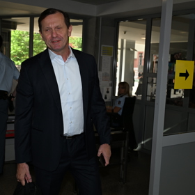 Když na Jaromíra Soukupa míří objektivy fotografů, působí velmi klidným dojmem. 