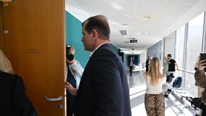 FOTO: Jaromír Soukup vstupuje do soudní síně.