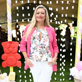 Co nejméně bolesti mu popřála i moderátorka Lucie Borhyová. 