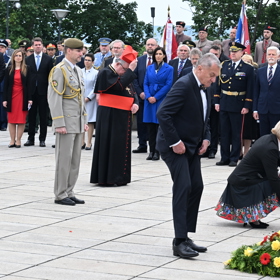 Pietního aktu na Vítkově se zúčastnila také ministryně obrany Jana Černochová, pražský primátor Bohuslav Svoboda a náčelník generálního štábu Karel Řehka.
