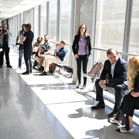 Byli daleko od sebe.