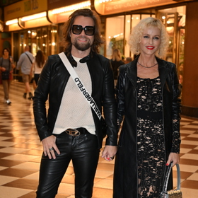 Richard Krajčo dorazil na premiéru s manželkou Karin.