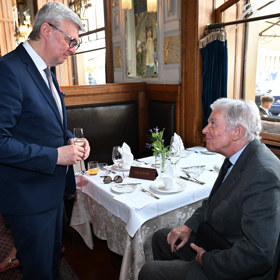 Karel Havlíček zašel na pečenou zmrzlinu.