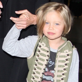 Na šatičky a mašličky ji ale neužilo. Už ve dvou letech začalo být jasné, že Shiloh by mnohem radši byla kluk než holka. Po rodičích chtěla, aby ji oslovovali Johne.