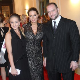Jessica Šlégrová se svým otcem Jiřím Šlégrem a jeho partnerkou Lucií.