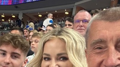 FOTO: Andrej Babiš si užil úvodní zápas české reprezentace spolu s rodinou.