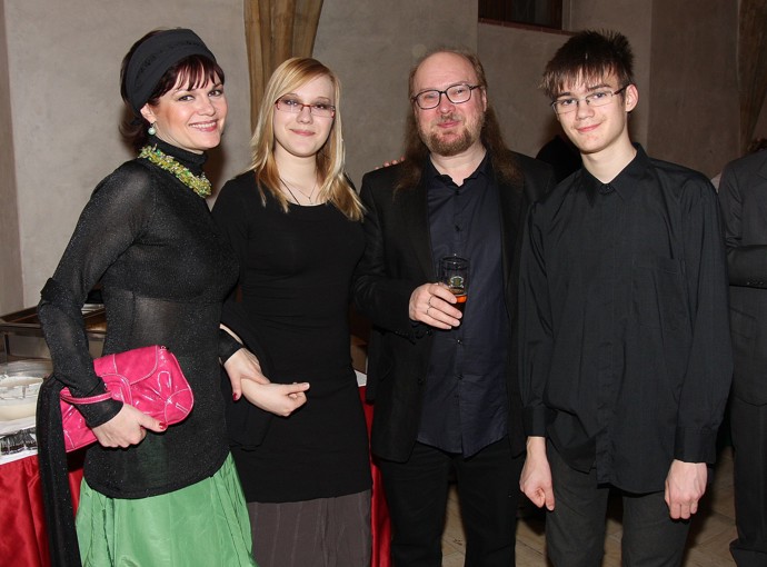 FOTO: Simona Postlerová s dětmi a manželem před lety.