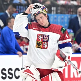 Lukáš Dostál je oporou národního hokejového týmu.