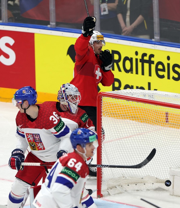 FOTO: Kevin Fiala slaví gól proti Česku v základní skupině. – stránka 3