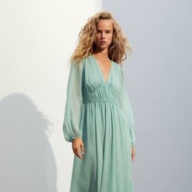 Odstín mint je také dobrý výběr H&M, 1 299 Kč